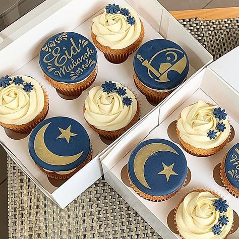 Eid Biscuits Ideas, Islamic Cake Ideas, Eid Cupcakes Ideas, Eid Mubarak Cake Ideas, Ramadan Cake Design, Ramadan Cupcakes, Eid Cakes, Eid Cupcakes, Pakistani Desserts