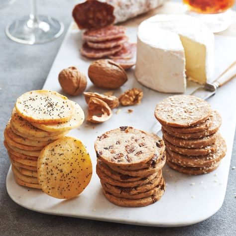 Make Ahead: Homemade Crackers (Freeze) Easy dough for savory slice & bake crackers- keeps in the freezer for months! Simple Cheese Platter, Thanksgiving Recipes Appetizers, Savoury Crackers, Thanksgiving Appetizer Recipes, Dessert Sans Gluten, Baked Crackers, Savoury Biscuits, Homemade Crackers, Recipes Appetizers