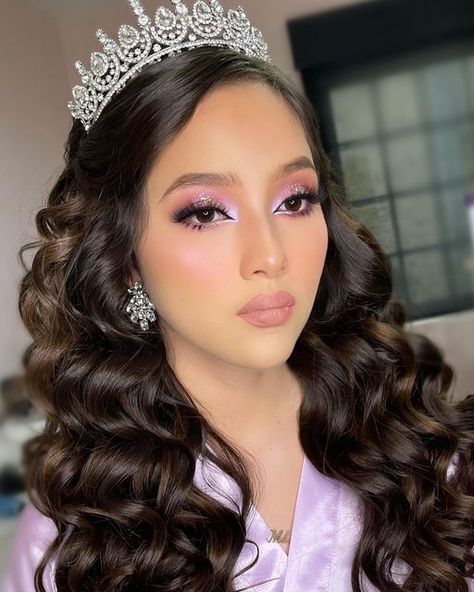 Quncie Ideas Purple, Pink Eyeshadow Looks Quince, Purple Makeup For Quince, Purple Quince Makeup Ideas, Makeup Ideas For 15, Dark Purple Quince Makeup, Lilac Makeup Look Quince Full Face, Purple Makeup For Quinceanera, Light Purple Makeup Looks Quince