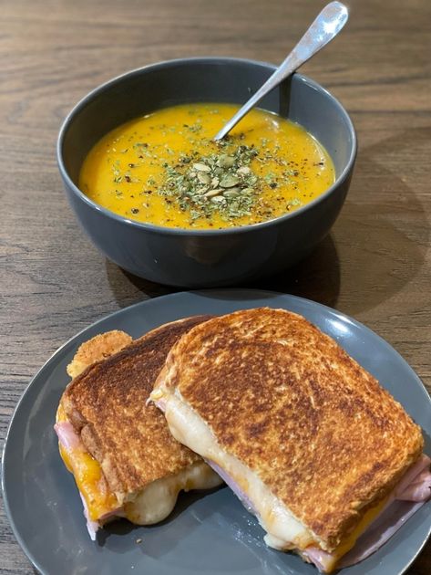 Fall Curry, Sandwich And Soup, Curry Aesthetic, Soup Aesthetic, Healthy Lifestyle Food, Food Is Fuel, Food Diary, Cafe Food, Grilled Cheese