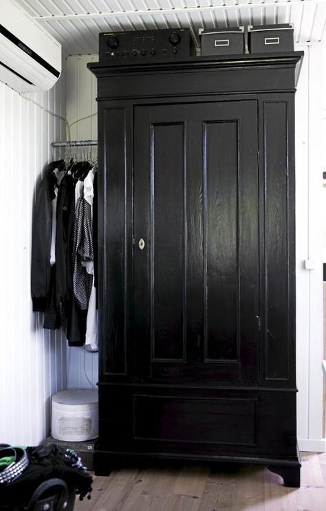 Black wardrobe-like the hanger beside it, could move ours over and install one on both entrance armoires... Armoire Entree, Black Painted Furniture, Black Cottage, Painting Old Furniture, Painted Wardrobe, Paint It Black, Black Wardrobe, Bedroom Armoire, Coat Closet