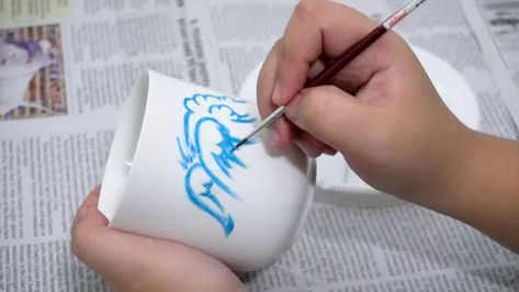 3 Ways to Paint Mugs - wikiHow Painting Enamel Mugs Diy, Paint Mugs, Mugs Painted, Painted Coffee Cup, Coffee Cups Diy, Start Painting, Painted Mugs, Paint Projects, Clay Mugs