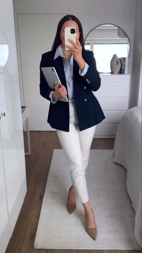 22 Interview Outfit For A Professional Look! - THE FASHIONABLE ONE Networking Event Outfit, Event Outfit Ideas, Interview Outfits Women, Interview Attire, Office Casual Outfit, Stylish Work Attire, Professional Outfits Women, Corporate Outfits, Business Casual Outfits For Work