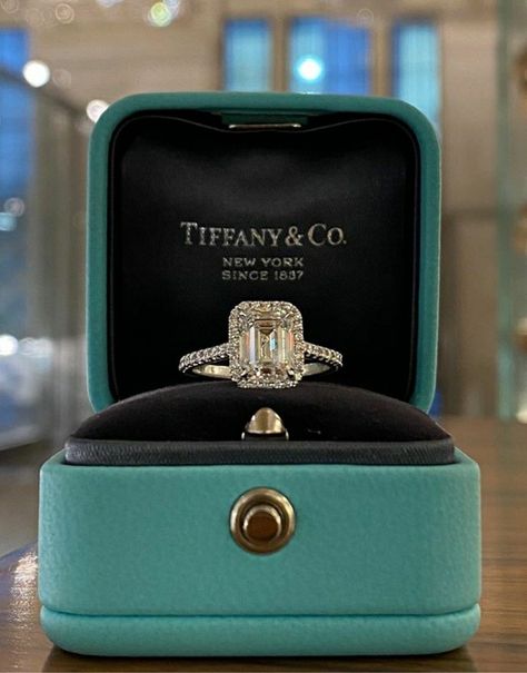 Heart Cut Engagement Ring, Tiffany Engagement, Stile Blair Waldorf, Tiffany Co Rings, Tiffany Engagement Ring, Love Rings, Tiffany Rings, Pear Cut Engagement Rings, Future Engagement Rings