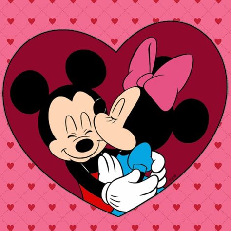 Minnie & Mickey Mickey And Minnie Art, Wallpaper Do Mickey Mouse, Mickey Minnie Love, Mickey Mouse E Amigos, Arte Do Mickey Mouse, Minnie Mouse Drawing, Mickey And Minnie Kissing, Mickey Mouse Y Amigos, Minnie Y Mickey Mouse