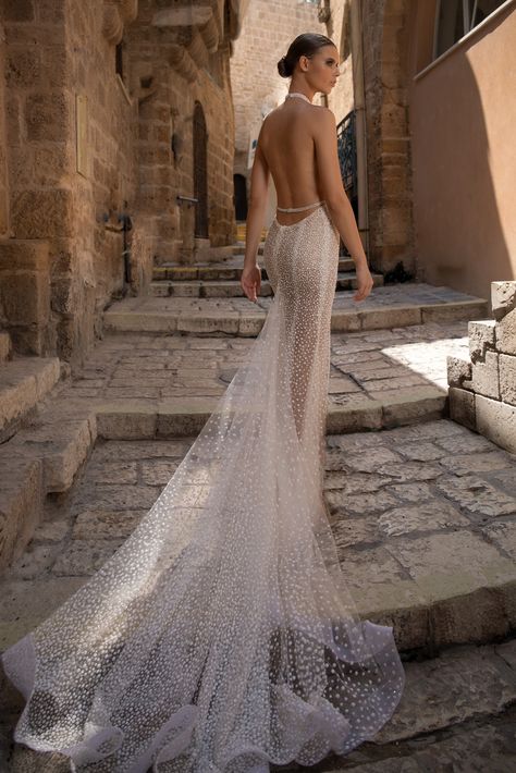 Open Back Mermaid Wedding Dress, Halter Neck Wedding Dress, Timeless Wedding Gown, Neck Wedding Dress, Mermaid Wedding Dresses, Fit And Flare Wedding Dress, Stunning Wedding Dresses, Evening Dress Fashion, Modern Wedding Dress