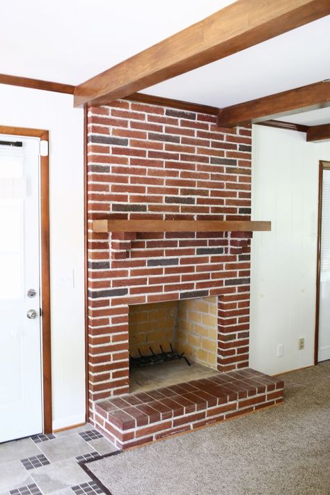 How to paint brick and stone (click through for tutorial) Brick Whitewash, Brick Fireplace Redo, How To Paint Brick, Update Brick Fireplace, Brick Fireplace Remodel, Painted Stone Fireplace, Paint Brick, Brick Painting, Fireplace Makeovers