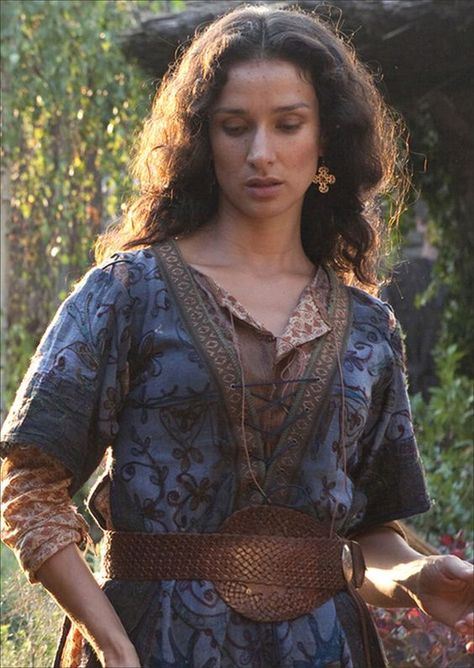 Indira Varma This costume from the 2012 mini-series World Without End was first worn on Indira Varma as Mattie Wise 2019-05-08 World Without End, Indira Varma, Recycled Costumes, Wise Women, Fantasy Costumes, Medieval Fashion, Stanley Kubrick, Movie Costumes, Fantasy Clothing