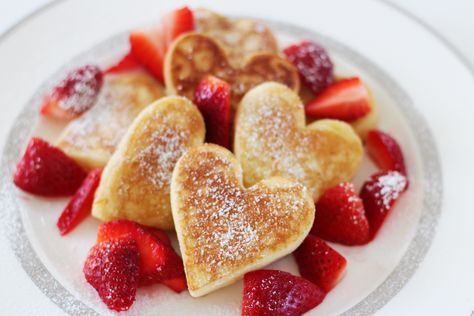 Cute breakfast idea for Valentine's Day!   #Valentine #Valentinesday #breakfast #recipe Cute Breakfast Ideas, Shaped Pancakes, Heart Pancakes, Heart Shaped Pancakes, Breakfast Pictures, Romantic Breakfast, Valentines Breakfast, Mothers Day Breakfast, Valentines Day Food