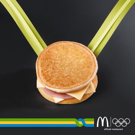 http://adsoftheworld.com/media/print/mcdonalds_medal Olympic Food, Fast Food Advertising, Leo Burnett, Logos Retro, Clever Advertising, Sports Food, 광고 디자인, Creative Advertising Design, Food Logo Design