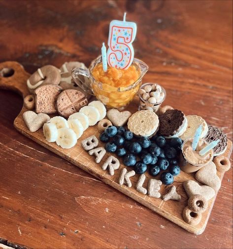 Dog Birthday Pictures, Dog Cake Recipes, Pet Treats Recipes, Dog Birthday Gift, Puppy Birthday Parties, Healthy Dog Treats Homemade, Dog Treats Homemade Recipes, Dog Bakery, Puppy Treats