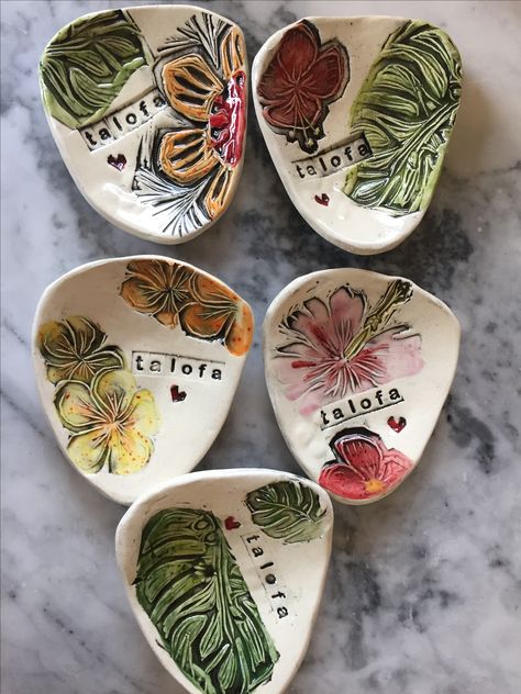 Pottery Templates, Pottery Projects, Small Pottery, Daughters Wedding, Small Dishes, Gifts For Guests, Ceramic Mosaic, Clay Work, Pottery Gifts