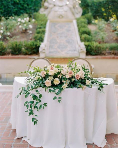 Head Table Floral Garland, Sweetheart Table Arrangement Wedding, Pastel Sweetheart Table, Sweetheart Table Flowers Wedding, Head Table Flowers Wedding, Sweet Heart Table Florals, Sweetheart Table Wedding Flowers, Sweetheart Table Greenery, Sweetheart Table Garland