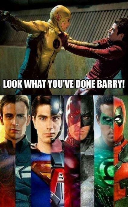 Ryan Reynolds Green Lantern, Daredevil Batman, Flash Funny, 2 Guys, Brandon Routh, Girl Truths, The Flash Grant Gustin, Superhero Memes, Truth Ideas