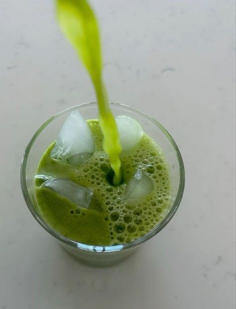 Bookmarks / X Green Shake Aesthetic, Morning Juice Aesthetic, Juice Asthetic Picture, Green Health Aesthetic, Carrot Juice Aesthetic, Juicer Aesthetic, Pressed Juice Aesthetic, Fresh Juice Aesthetic, Juices Aesthetic