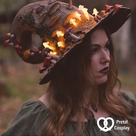 Witch Costume Diy, Medieval Witch, Ren Faire Outfits, Glowing Mushrooms, Elf Cosplay, Witch Cosplay, Cottage Witch, Forest Spirit, Cosplay Tutorial