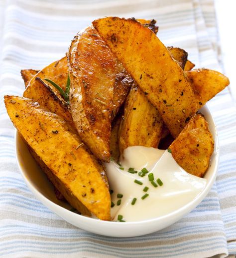 The Breville Halo Health Fryer has several tricks up its sleeve - and one of our favourites is this recipe for yummy cajun spiced potato wedges. Spicy Potato Wedges, Baked Potato Wedges Recipe, Cheese Dipping Sauce, Crispy Oven Fries, Potato Wedges Recipe, Wedges Recipe, Potato Wedges Baked, Homemade French Fries, Sweet Potato Wedges