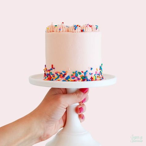 Small Batch Vanilla Cake 2 Person Cake, 5 Inch Cake Recipe, Mini Confetti Cakes, 4inch Cake Recipe, Mini Cakes Ideas Aesthetic, Small Birthday Cakes Ideas, Simple Small Cake Designs, 4 Inch Cake Designs, Small Cakes Ideas Birthdays