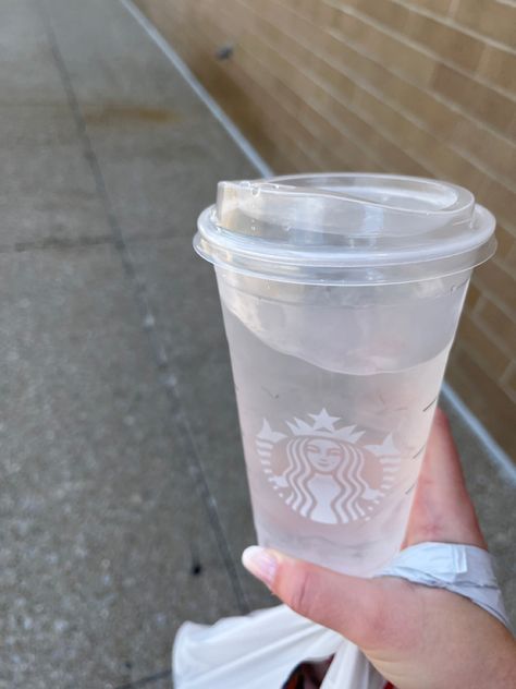 Aesthetic Water Bottle Pics, Bottled Water Aesthetic, Water Hydration Aesthetic, Bottle Of Water Aesthetic, Water Drinking Aesthetic, Water Cup Aesthetic, Drink More Water Aesthetic, Water Aesthetic Drink, Ice Water Aesthetic