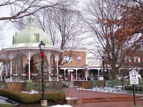 Real Towns Like Stars Hollow From Gilmore Girls Living History Museum, Small Town Life, Stars Hollow, Outdoor Market, Oh The Places Youll Go, Historic Homes, Gilmore Girls, Small Town, South Park