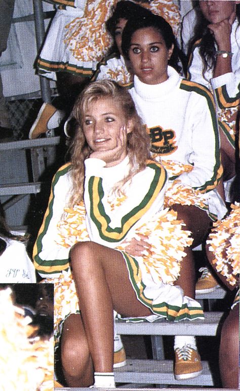 High School Photos, Phoebe Cates, Leslie Mann, Cheerleading Pictures, Cheerleading Uniforms, Farrah Fawcett, Cameron Diaz, Actrices Hollywood, Chrissy Teigen