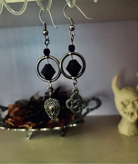 #diy #jewerly #earrings #gothicstyle #alt #handmadejewerly Alt Earrings Diy, Gothic Earrings Diy, Gothic Earrings, Diy Earrings, Gothic Fashion, Handmade Earrings, Creative Ideas, Diy Jewelry, Drop Earrings