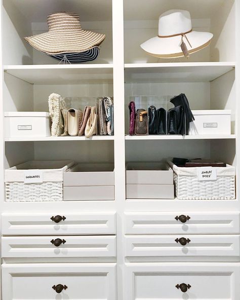 Hat Wall In Closet, Hats Closet Organization, Closet Hat Storage Ideas, Hat Storage In Closet, Walk In Closet Hat Organization, Closet Hat Organization, Hats Organization, Styling Handbags, Closet Display