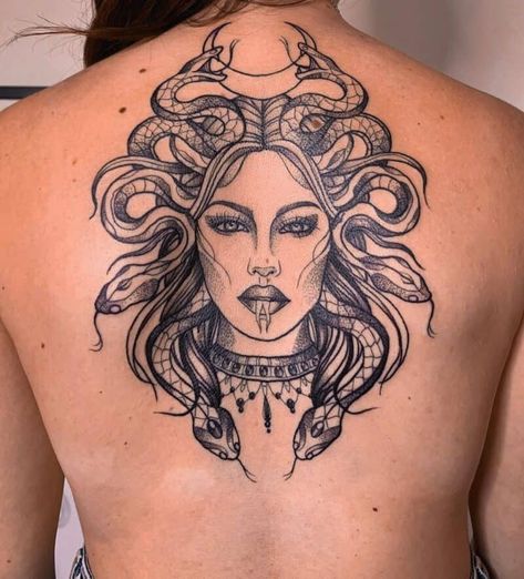 Best Back Tattoos, Back Tattoos For Girls, Medusa Tattoos, Girl Spine Tattoos, Upper Thigh Tattoos, Amazing 3d Tattoos, Cool Back Tattoos, Medusa Tattoo Design, Upper Back Tattoos