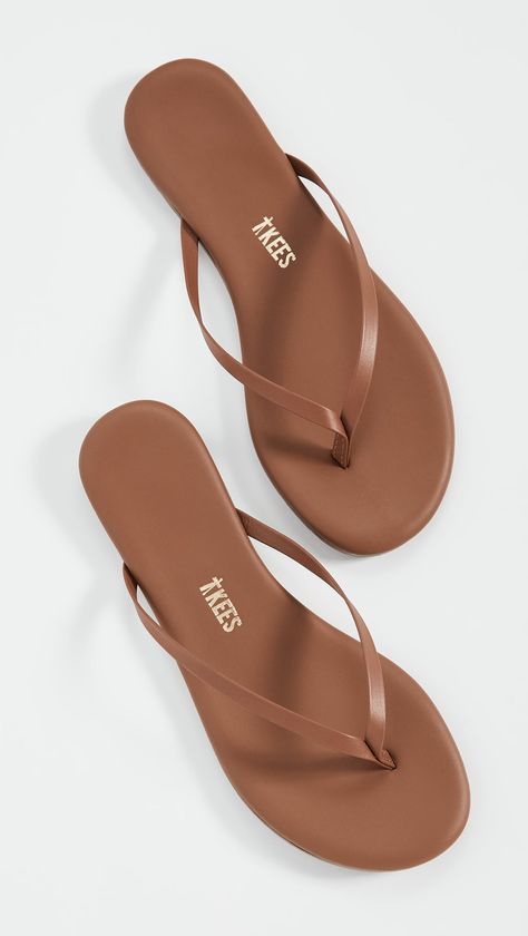 Tkees Foundations Matte Flip Flops Tkees Flip Flops Outfit, Tkees Flip Flops, Leather Flip Flops Womens, Shopping Queen, Dr Shoes, Trending Sandals, Leather Flip Flops, Skateboard Art, Rip Curl