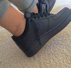 All Black Nike Shoes, All Black Nikes, Black Nike Sneakers, Sneakers Outfit Men, Basketball Nike, Sneaker Outfits, Womens Black Booties, Black Nike Shoes, Nike Tennis Shoes