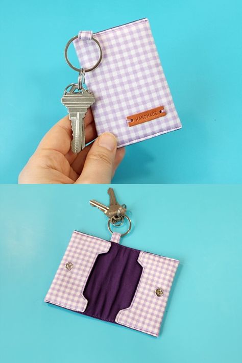 Crochet Key Holder, Crochet Card Pouch, Cookie Crochet, Ring Holder Diy, Card Holder Diy, Pochette Diy, Key Diy, Diy Clothes Hacks, Crochet Button