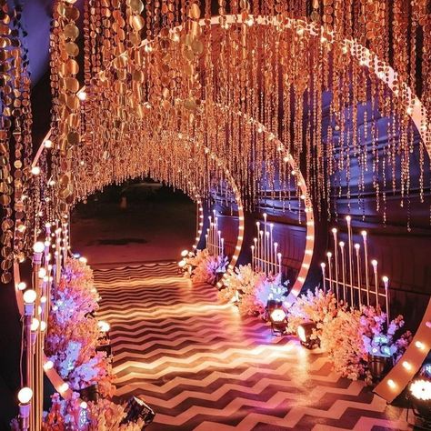 😌😌😌😌 Sangeet Night Decor, Indian Wedding Stage, Indian Wedding Decorations Receptions, Engagement Themes, Sangeet Decor, Sangeet Night, Night Decor, Indian Reception, Cocktail Decoration