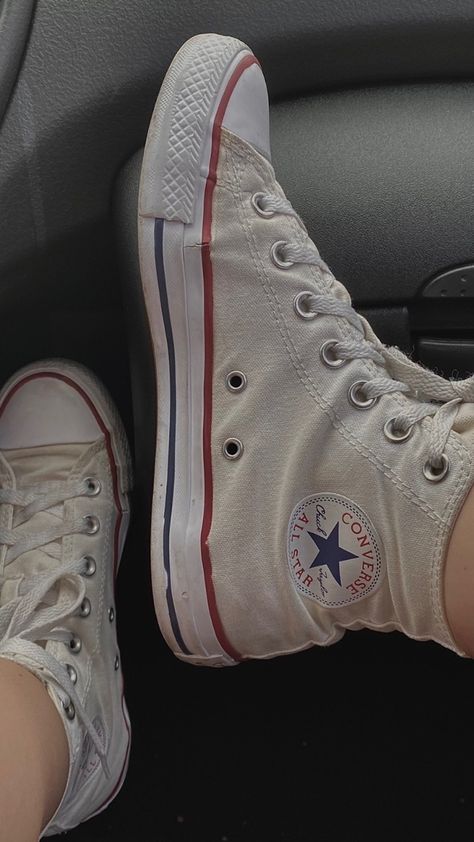 shoes white converse clean red details blue details White Converse Aesthetic, Grunge Shoes, Converse Aesthetic, Chuck Taylor Shoes, Red Converse, Nike Sneakers Women, White Converse, Outfits With Converse, Girly Shoes