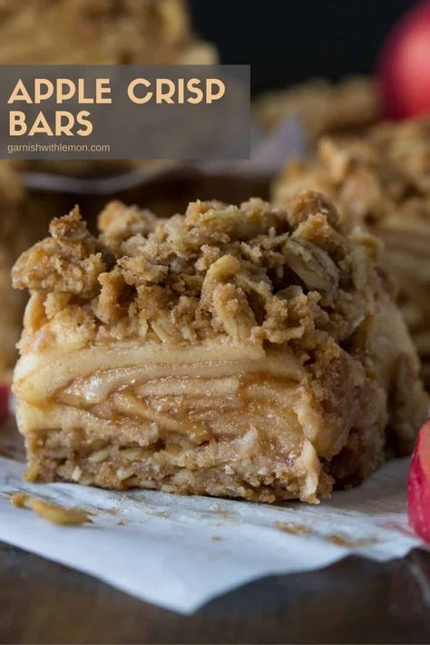 You get the best of both worlds with this Easy Apple Crisp Bars recipe. A cross between an apple crisp & an apple pie, these layered bars have a double dose of the crunchy streusel topping that everyone adores. #appledessert #applecrisp #applebars #falldessertrecipe Apple Crisp Bars, Desserts Fall, Apple Crisp Easy, Apple Bars, Apple Crisp Recipe, Potluck Desserts, Streusel Muffins, Apple Dessert Recipes, Dessert Party