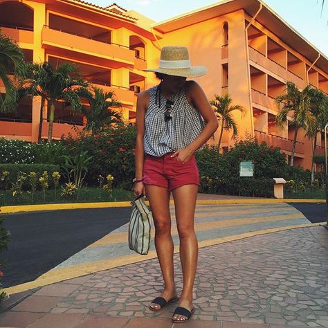 Pin for Later: 100 Easy and Breezy Summer Outfit Ideas A Wide-Brimmed Hat, an Oversize Sleeveless Blouse, Red Shorts, and Slip-On Sandals Red Shorts Outfit Summer, Red Summer Outfits, Red Shorts Outfit, Shorts Ideas, Summer Shorts Outfits, Brimmed Hat, Summer Outfit Ideas, Summer Mood, Popsugar Fashion