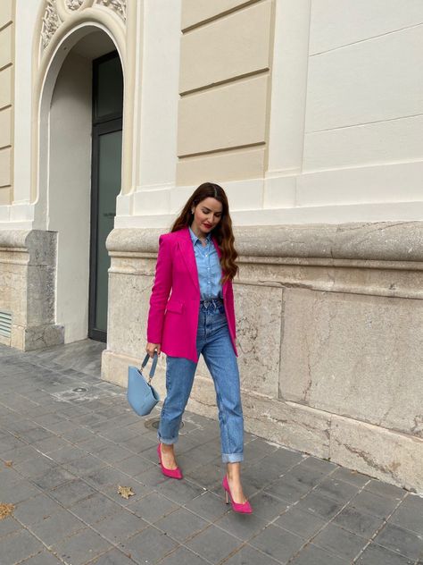 Pink Heels Outfit, Fuchsia Outfit, Denim Shirt Outfit, Blazer And Jeans, Blazer Outfits For Women, Jeans Outfit Women, Zara Outfit, Pump Heels, Business Casual Outfits For Work