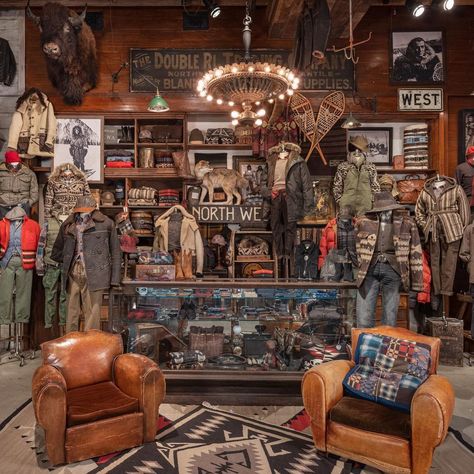 Farmhouse Boys Bedroom, Vintage Store Ideas, Moody Decor, Double Rl, Retail Inspiration, Western Store, Vintage Clothing Stores, Lake Cabins, Boy Bedroom