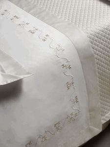 Embroidered Sheets, Embroidery Bedding, Broderie Simple, Luxury Linens, Embroidered Bedding, Luxury Bedroom Master, Classic Bedroom, Bedding Brands, Quilted Sham