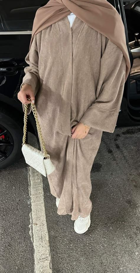 Corduroy Abaya, Abaya Coat, Winter Abaya, Muslimah Fashion Casual, Abaya Outfit, Modest Wardrobe, Popular Clothing Styles, Estilo Hijab, Stile Hijab