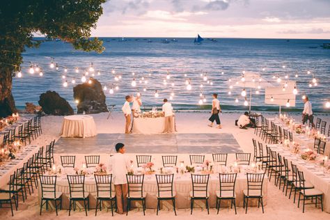 Bridal Beach Dreams | https://brideandbreakfast.ph/2016/04/12/bridal-beach-dreams/ Wedding Reception Seating Arrangement, Dinner Setup, Selamat Hari Valentine, Wedding Table Layouts, Outdoor Dance Floors, Wedding Reception Layout, Wedding Ceremony Seating, Reception Layout, Wedding Reception Seating