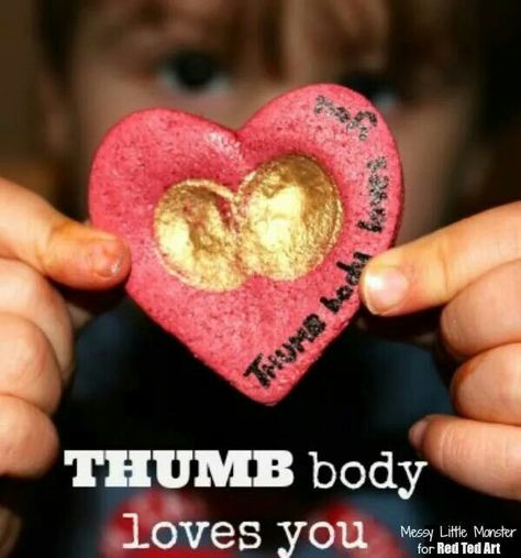 Thumb Body Loves You Salt Dough Ideas, Gifts For Parents From Kids, Diy Christmas Gifts For Parents, Dough Crafts, Mens Valentines Day Gifts, Salt Dough Crafts, Dough Ideas, Valentines Day For Men, Red Ted Art