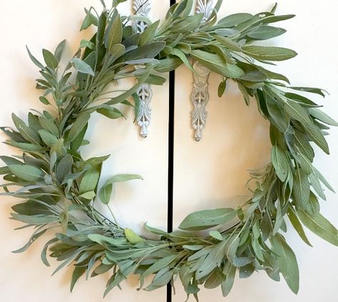 How to Create a Simple Sage Wreath www.homeroad.net Sage Wreath, Fall Hoop Wreath, Herb Wreath, Doorway Decor, Living Wreath, Easy Fall Wreaths, Hanging Herbs, Rainy Day Crafts, Lavender Wreath