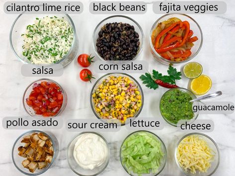 Burrito Bowl No Meat, Chipotle Copycat Bowl, Burito Bowl Ideas, Homemade Chicken Chipotle Bowl, Burrito Bowl Toppings, Burritos Bowl Recipe, Mock Chipotle Bowls, Qdoba Chicken Recipe Burrito Bowls, Chipotle At Home Bowls Recipe