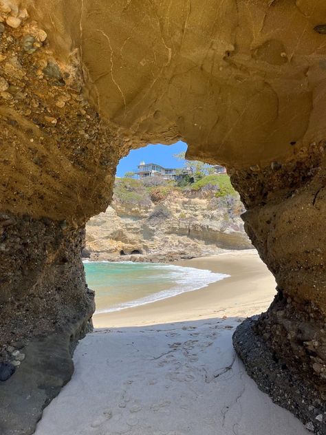 Jolyn Aesthetic, Summer Beach Pictures, Beach Cove, Laguna Beach California, Adventure Aesthetic, San Diego Beach, Hidden Beach, Holiday Summer, Ocean Sunset