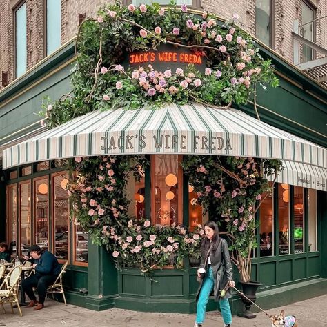 23 Dreamy Restaurants to Dine at in Soho - Best Ambiance Jacks Wife Freda, Soho Restaurants, Nyc Rooms, Brunch Nyc, Nyc Guide, Brunch Places, Nyc Fall, Birthday Brunch, Brunch Spots