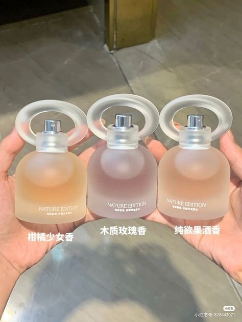 Korean Perfume, Koleksi Parfum, Bath N Body Works, Pretty Perfume Bottles, Perfume Bottle Design, Fragrances Perfume Woman, Makeup Accesories, Pink Perfume, Perfume Collection Fragrance