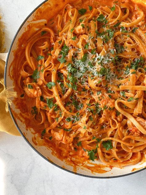 Lobster Pasta Recipe, Pasta Alla Vodka, Lobster Pasta, Tomato Cream Sauce, Cream Pasta, Alla Vodka, Fettuccine Pasta, Creamy Tomato Sauce, Lobster Recipes