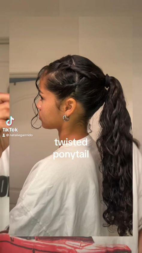 Ponytail Hairstyle Ideas, Curly Hair Ponytail, Curly Hair Beauty, Curly Hair Care Routine, High Ponytail Hairstyles, Mixed Curly Hair, Ponytail Hairstyle, Curly Hair Videos, Cute Curly Hairstyles