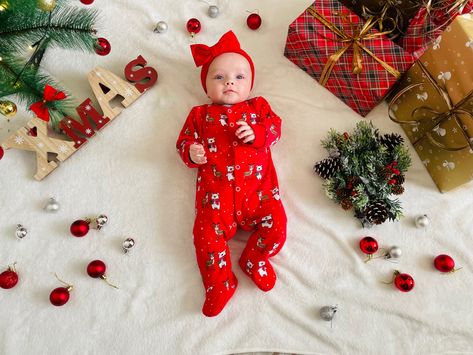 5 Months Baby Photoshoot Ideas Christmas, December Monthly Baby Photos, December Photoshoot Ideas, Christmas Nativity Scene Display, Nativity Scene Display, 5 Month Baby, Baby Christmas Photos, Monthly Baby Photos, Ideas Navidad