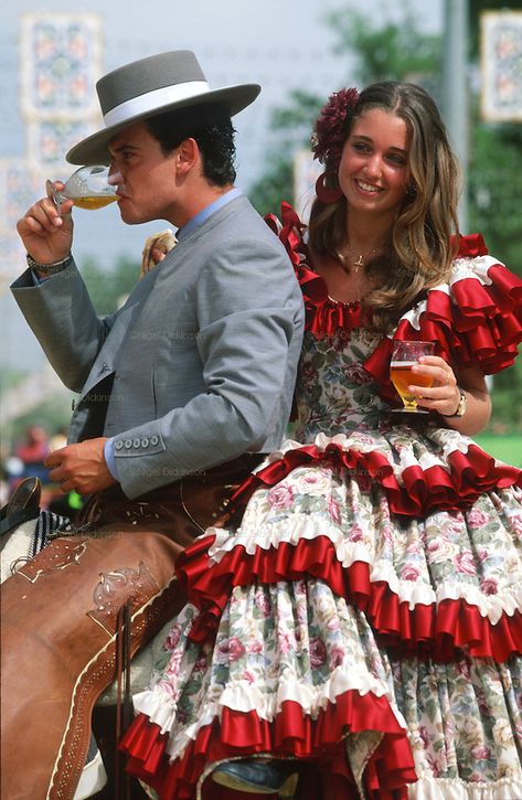 Spanish festival Spain Outfit Ideas, Flamenco Style Dress, Spanish Festivals, Outfits For Spain, Spanish Outfits, Spain Outfit, Spanish Clothing, Spanish Dress, Spain Culture